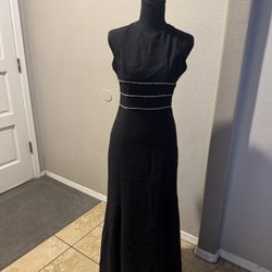 Black formal dress with silver beading and a slit #formal #eveningwear #prom Size 3/4 in excellent condition like new