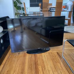 50” Samsung Smart TV (LED-LCD)