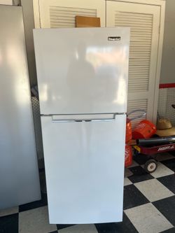 Magic Chef Fridge 10 cubic feet