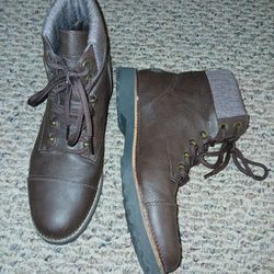 Ladies Nautica Boots Size 9.5