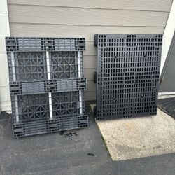 FREE - Heavy Duty Plastic Pallets
