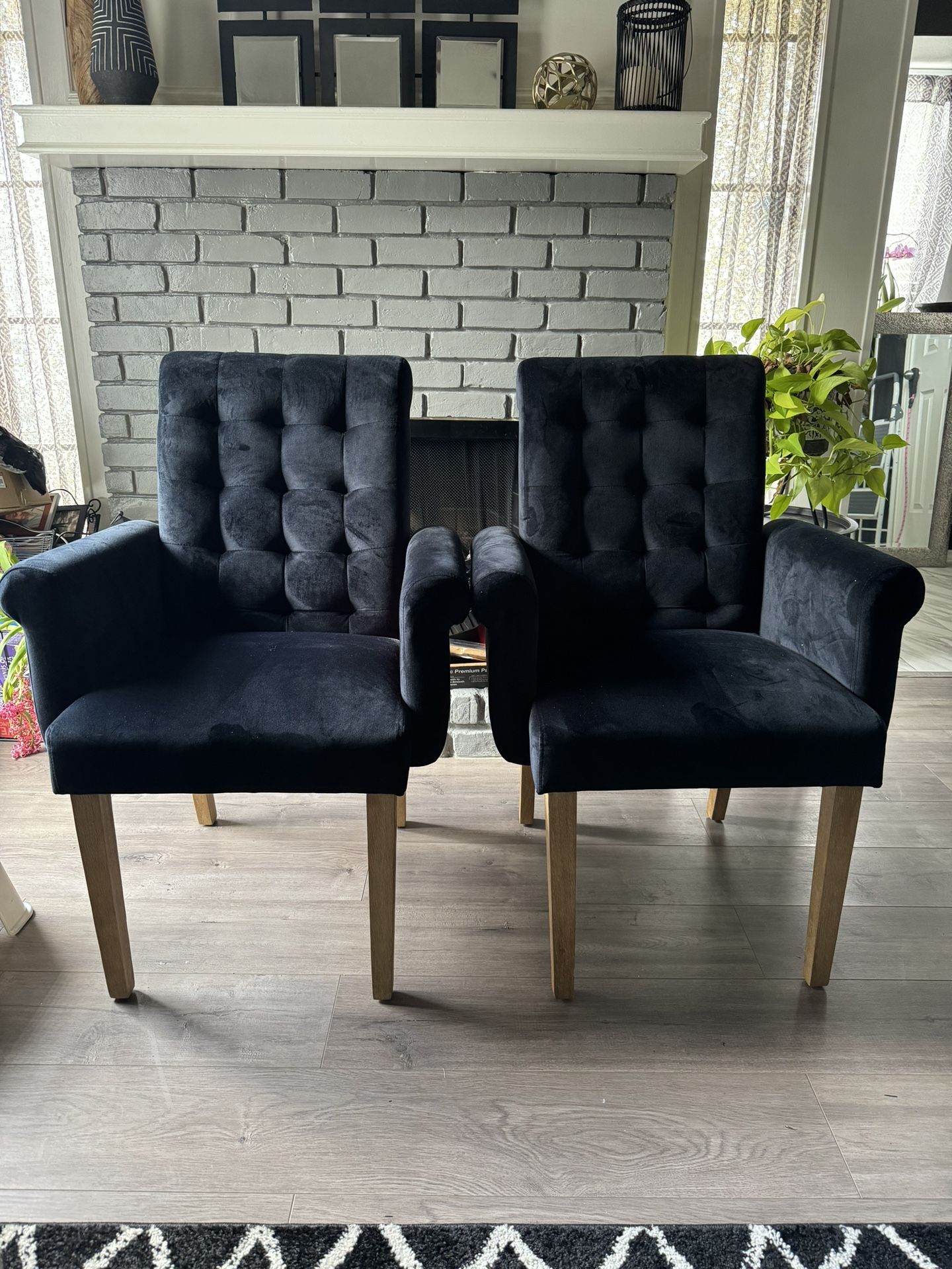 Set of 2 Black Velvet Arm Chairs