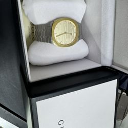 GUCCI 25H , 38MM With Extra Links And Box 