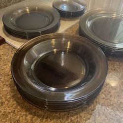 Arcoroc France Plates 4 Different Sizes 25 Pieces