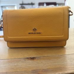 Michael Kors Crossbody Purse/wallet 
