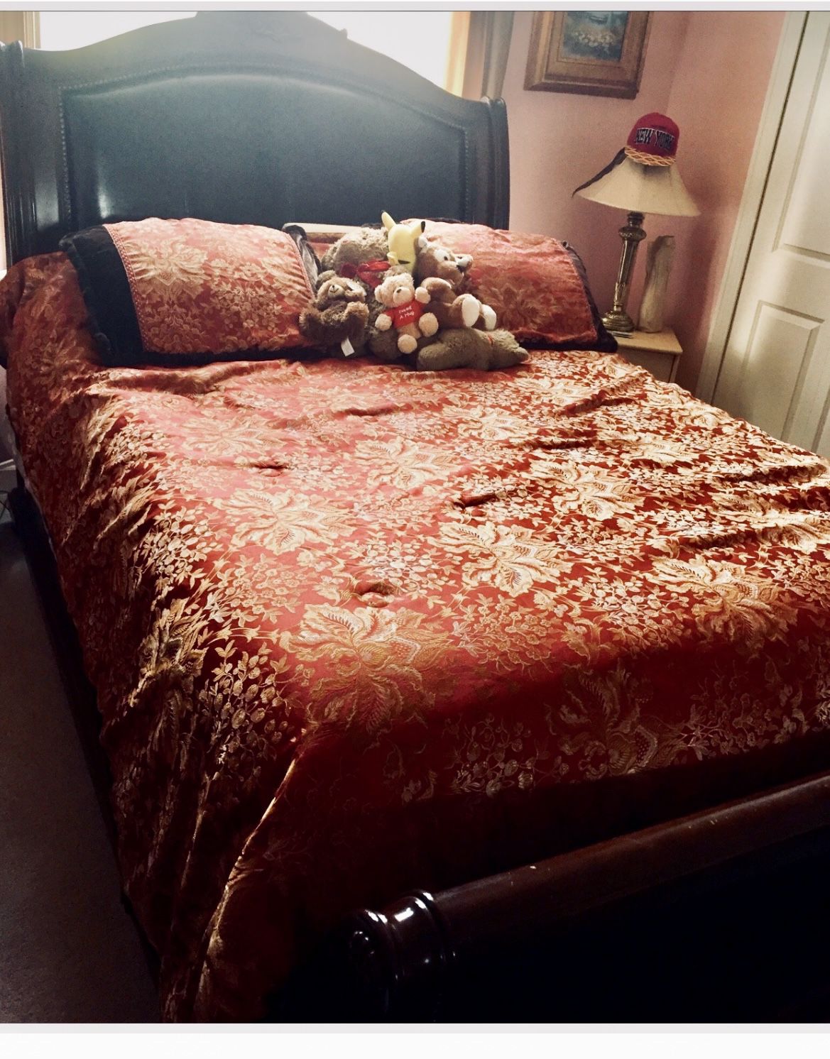 Queen Bedroom Includes Head Board Foot Board. Dresser/mirror Chest Nightstand 