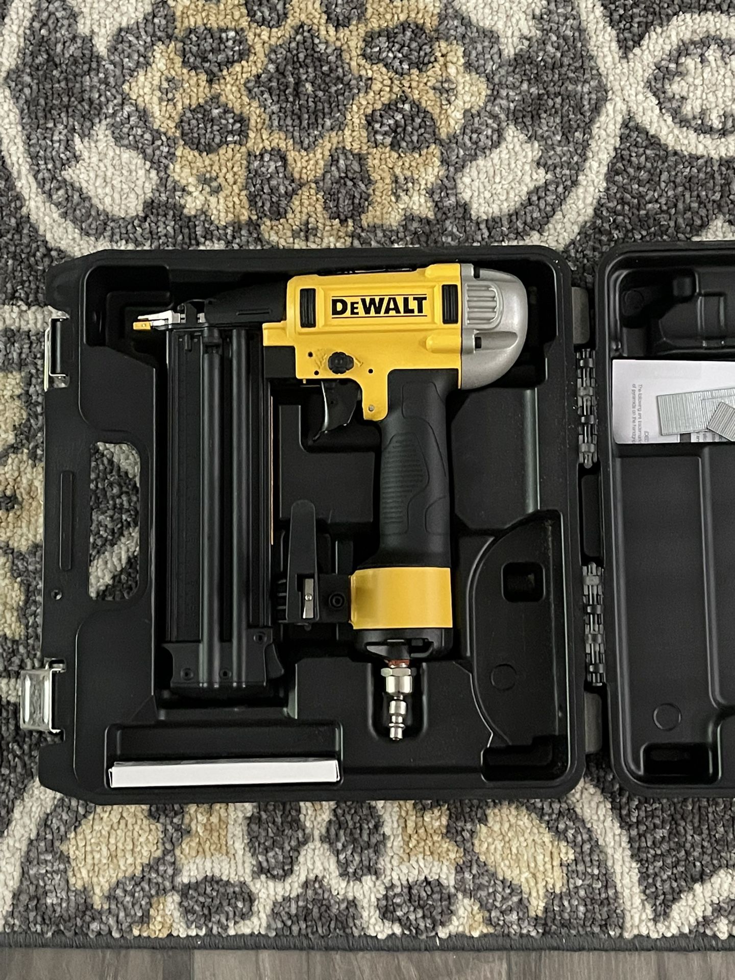 Dewalt 18 G Brad Nailer