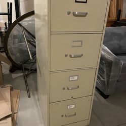 File cabinet good conditions with key lock 