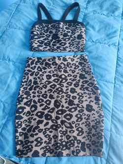 Form fitting 2 piece sz med