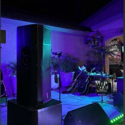 Grupo Sierreño Con Tololoche