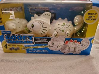 Tech Toyz Remote Control Changing Color Goofy Chameleon Toy Lizard