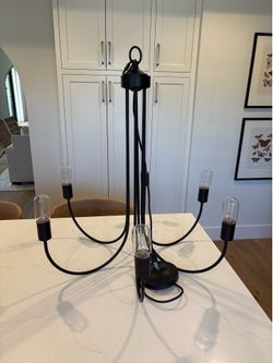 Chandelier with 5 of 6 light bulbs