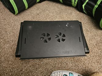 Lap desk that has height adjustment