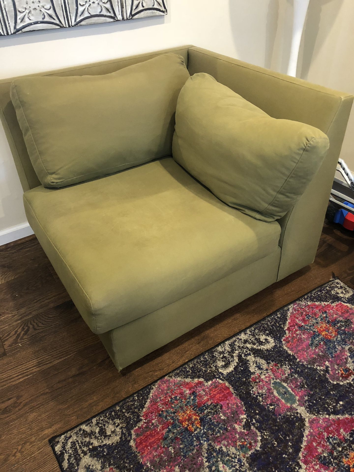 Cube alert- Free Crate and Barrel Corner Couch Piece