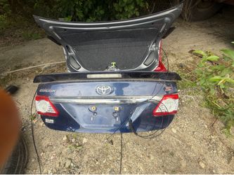2010 , 2016 Corolla trunk