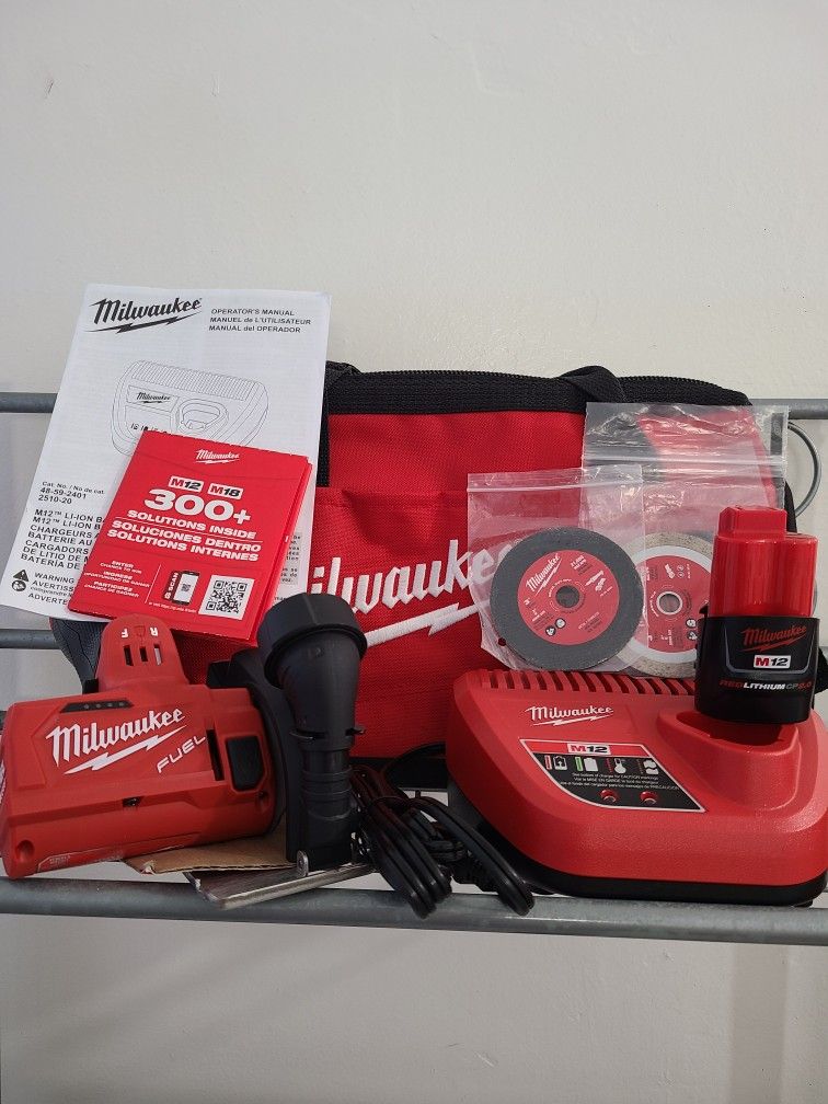 MILWAUKEE M12 FUEL CORDLESS CUT OFF SAW KIT! WITH 2.0 BATTERY CHARGER AND BAG! BRAND NEW! $120 FIRM👈
