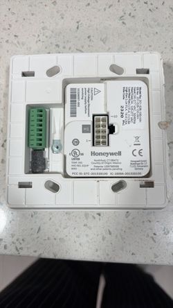 Honeywell INNCOM Commercial HVAC Thermostat – Model (contact info removed)-100-WH – Used