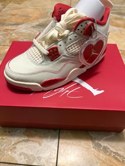 Women Jordan 4 size 7.5