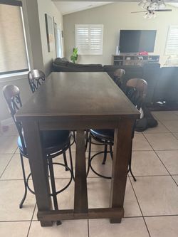 Bar table and 4 barstools
