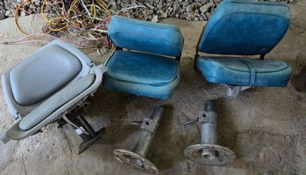 3 boat seats and one marine 5gal gas can