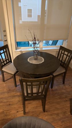 Dining table set