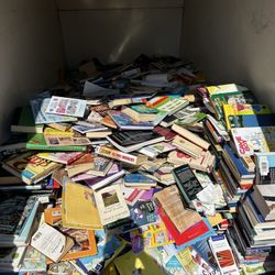 📚 Huge Lot of Books – Approx. 1400 Pounds – You Name the Price!