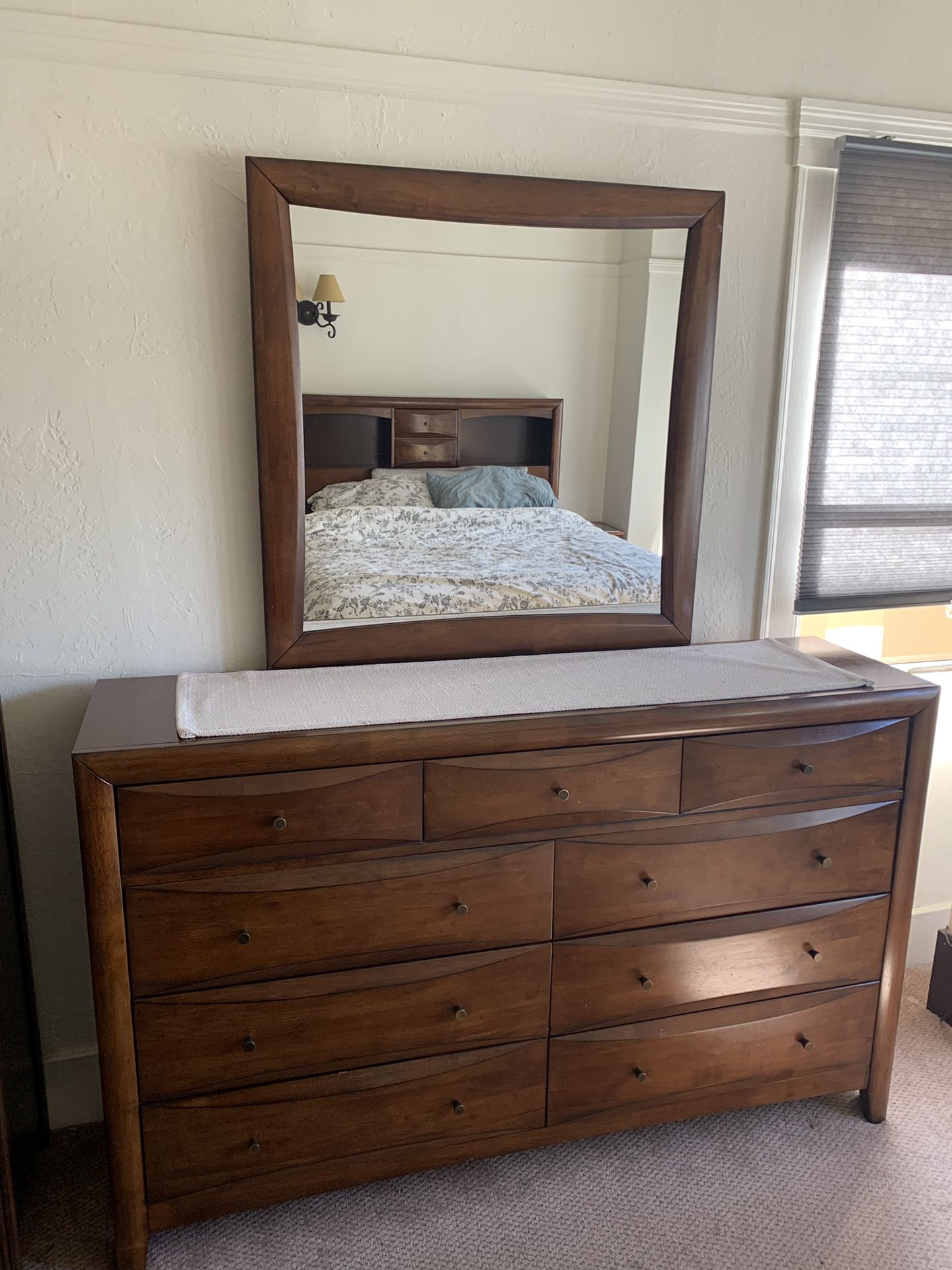 Bedroom Set Platform Bed Dresser with Mirror