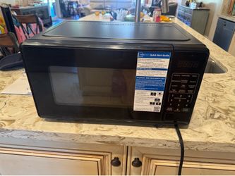 Microwave oven - like new  - 700 watt