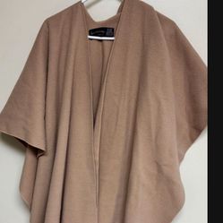 CA. VINTAGE BEIGE CAPE. SPECIALITY HOUSE. ONE SIZE FITS MOST. 