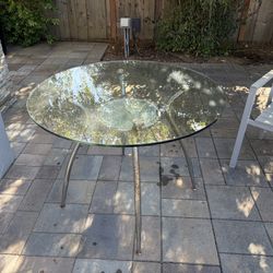 Round Tempered Glass Top Table