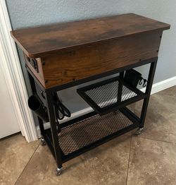 (NEW) Lift Top End Table w/ Charging Station