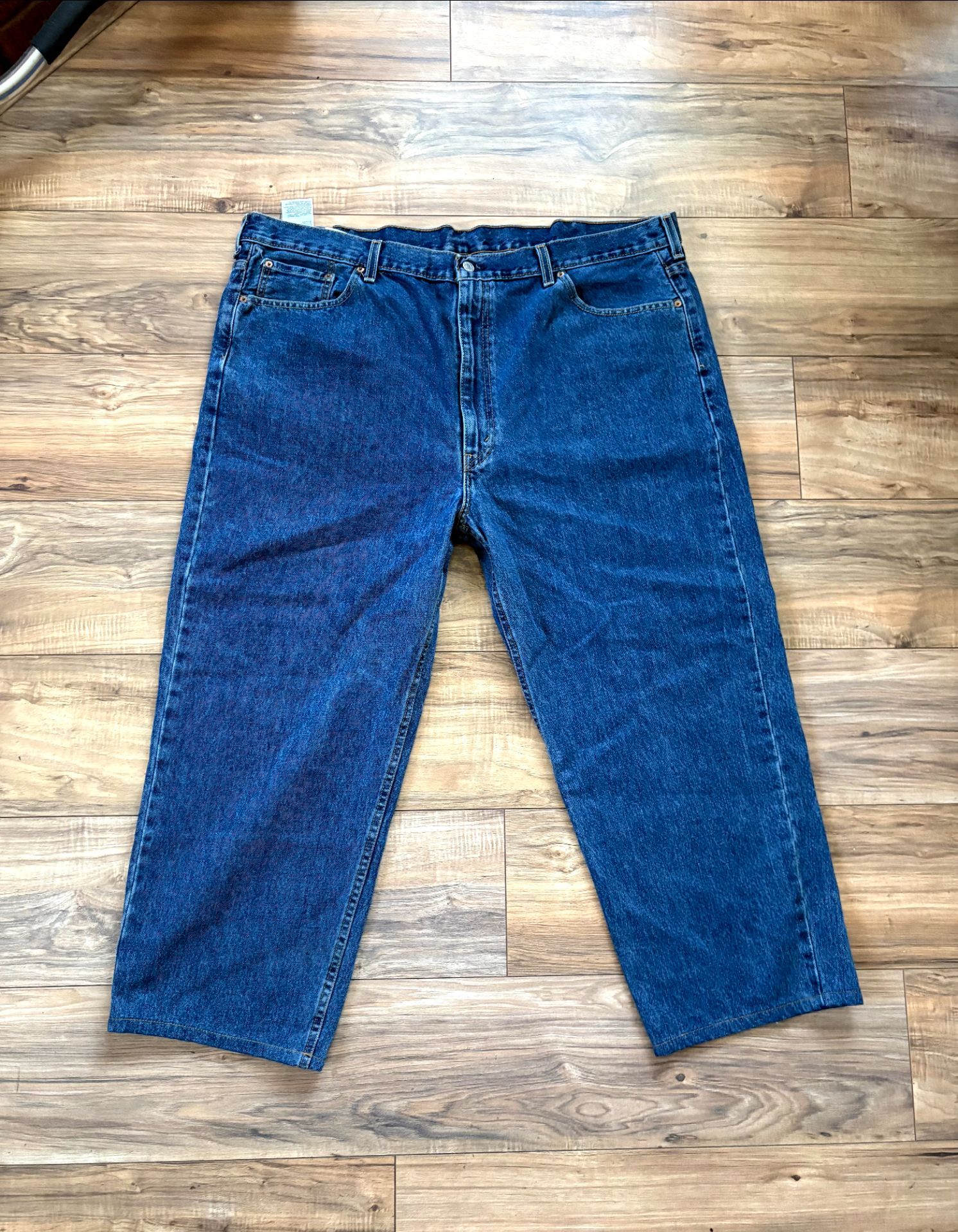 Levi 46x32