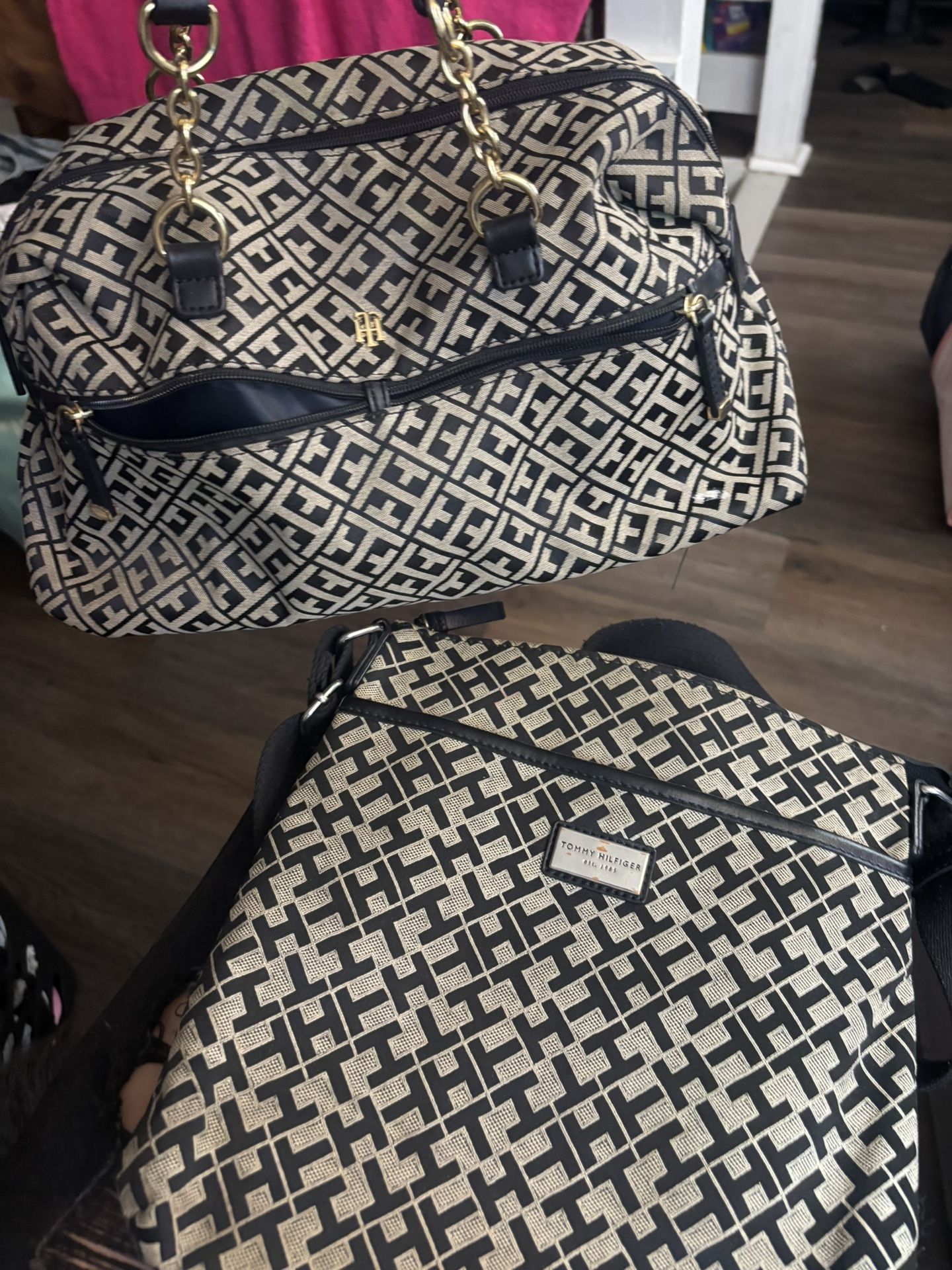Tommy Hilfiger Purse & Cross Body Bag