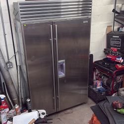 Subzero refrigerator/freezer