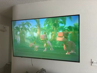 Tv Onn Roku System, 55’ With TV Mais Mount Together