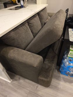 Gray couch with 2 ottomans