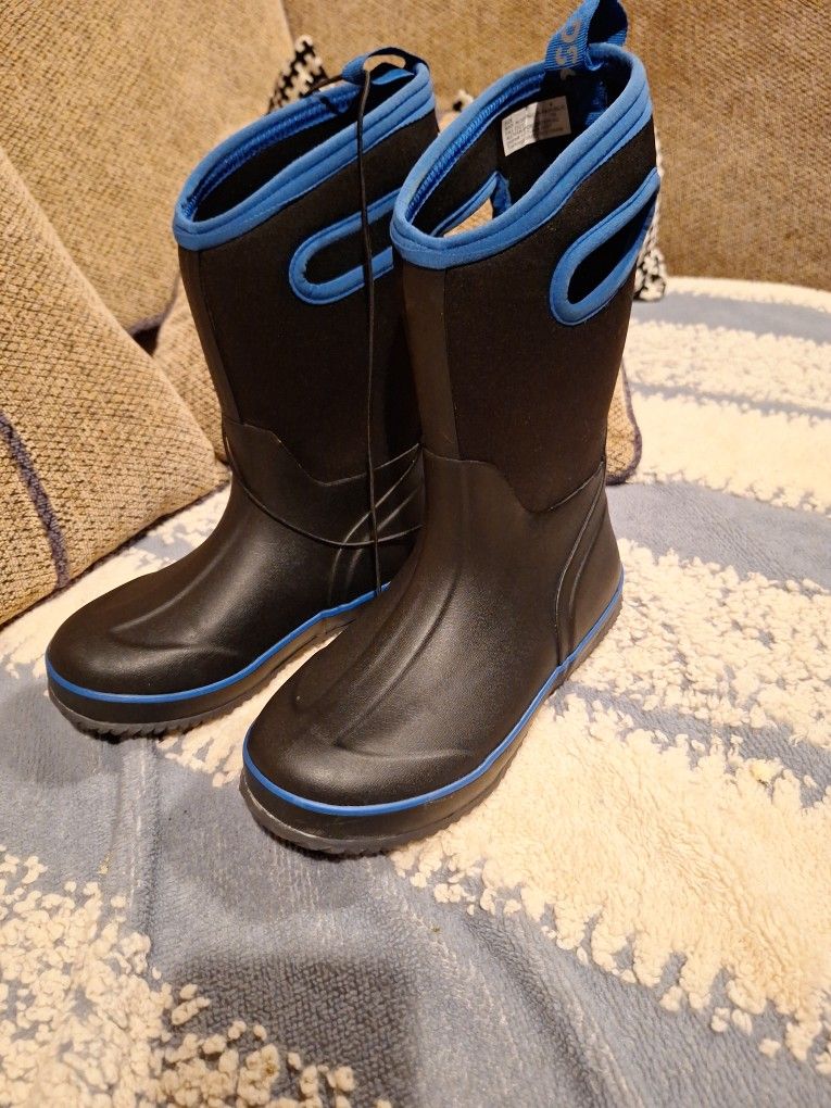 DSG Boots Size 4
