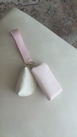 Lulumon billetera llavero rosado y blanco hermoso nuevo