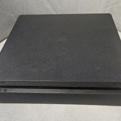 Ps4 SLIM WITH  2 CONTOLLERS And KOTION EACH GAMING HEADSET And TRAVEL CASE