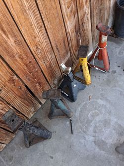 Random jack stands 5$ each