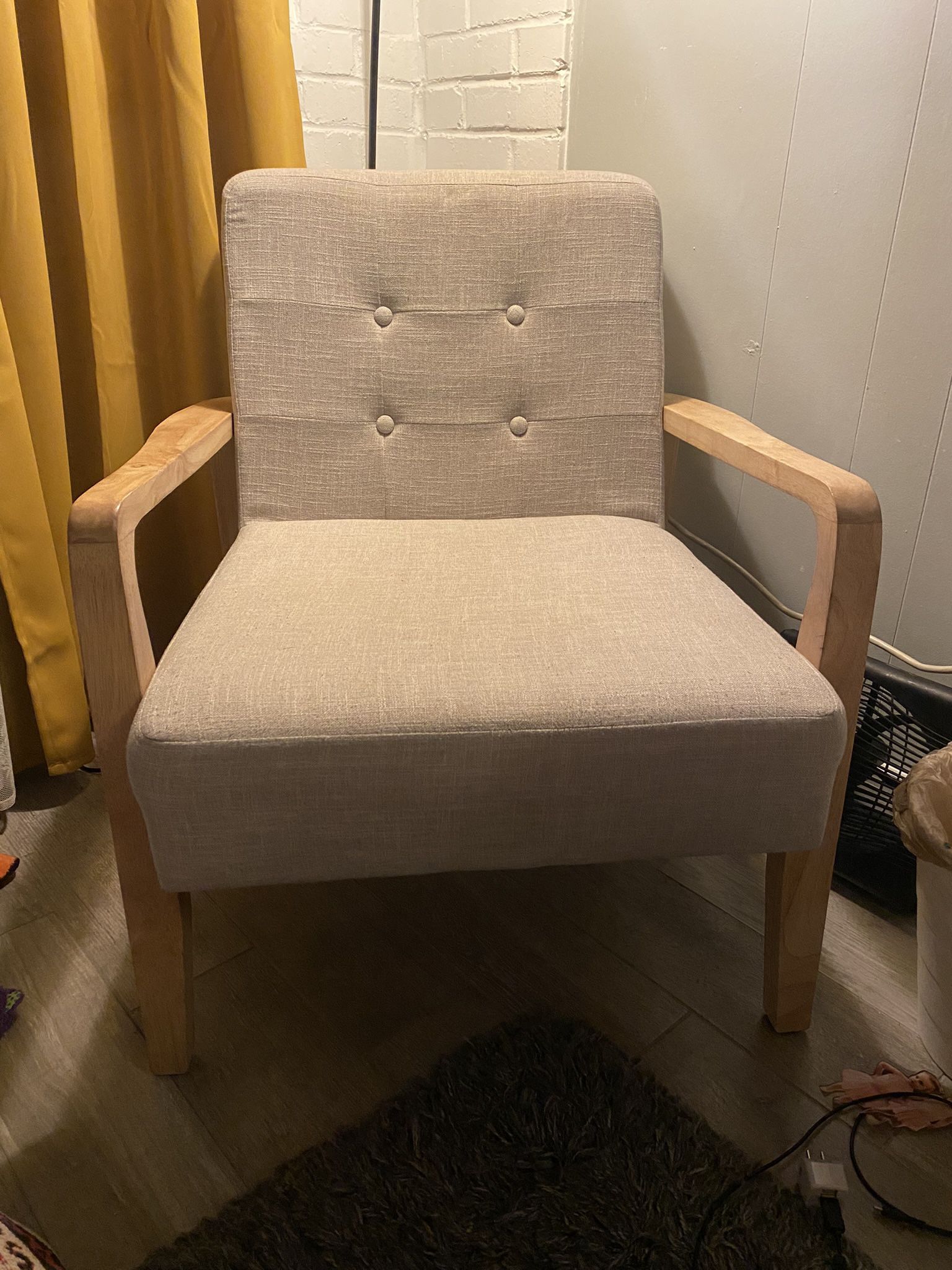 Chair With Wooden Arms
