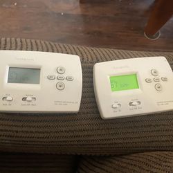 Honeywell Pro 4000 5-2day Programmable Thermostat (good condition)