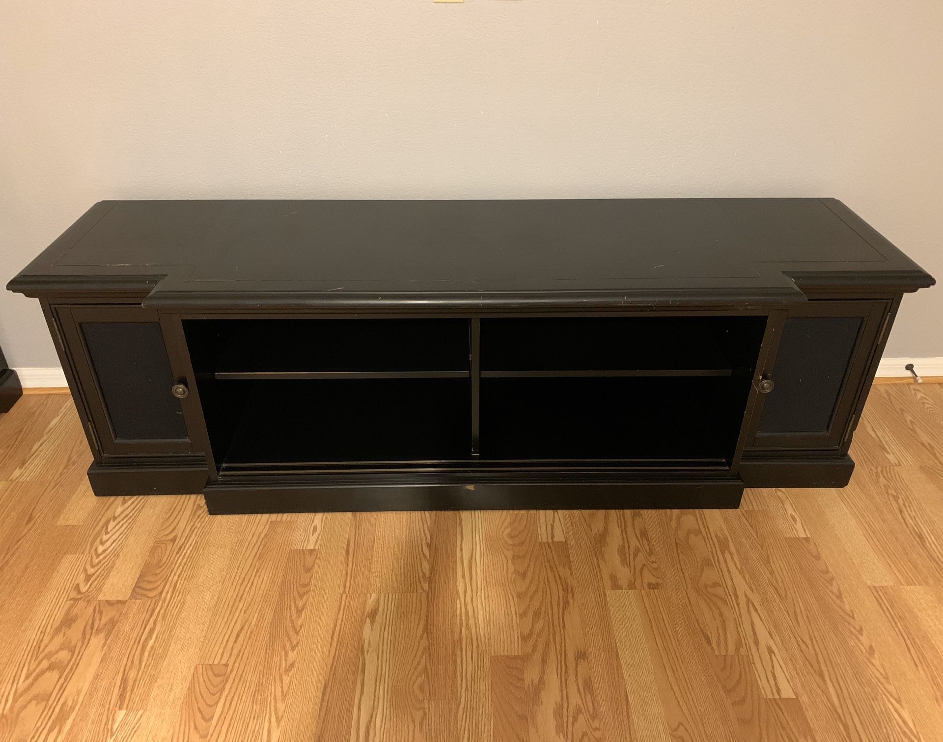 Pre-Owned Wood TV 📺 Stand - Good Condition