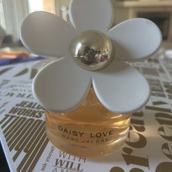 DAISY LOVE MARC JACOBS