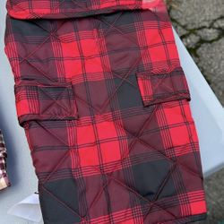 ST. JOHN’S BARK RED & BLACK PLAID DOG COAT SZ SMALL NEW