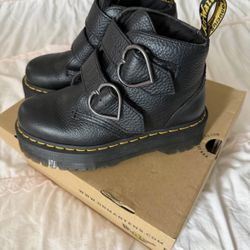 Dr. Martens Devon Heart Boots