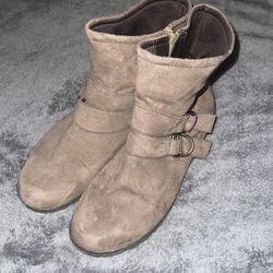 Natural Soul Sz 9 Med Faux Suede Women Ankle Boot Royce Taupe Comfort Shoes 1095