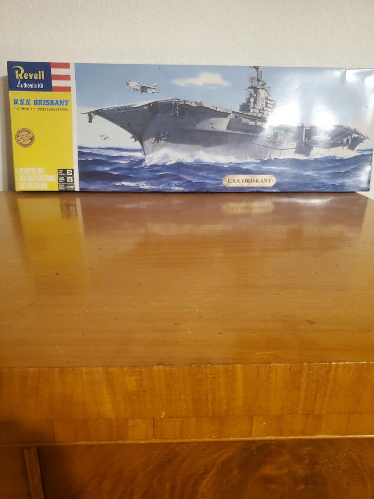 Great Christmas 🎄 Gift Brand New Still In Box ORISKANY Battleship Figurine Never Put Together ❤️ 