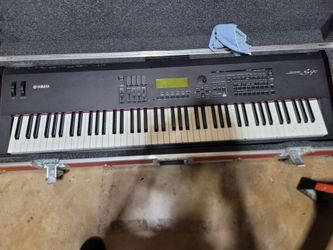 Yamaha s90 keybord with case