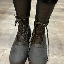 Timberland Women's Willowood Waterproof Insulated Winter Boot  Size 10